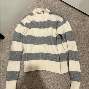 Uniqlo 100% lambs wool grey/white striped crew sweater